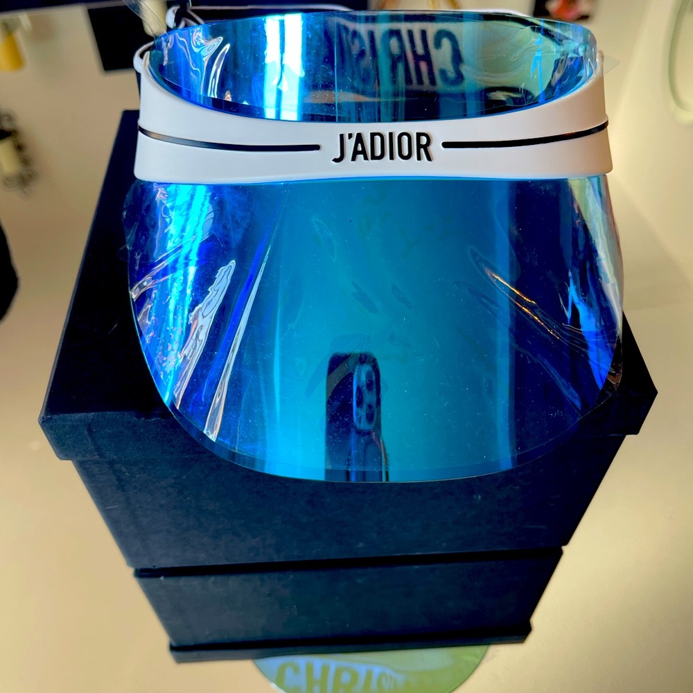 Dior sun visor. Excellent used condition. Purchased in Italy.